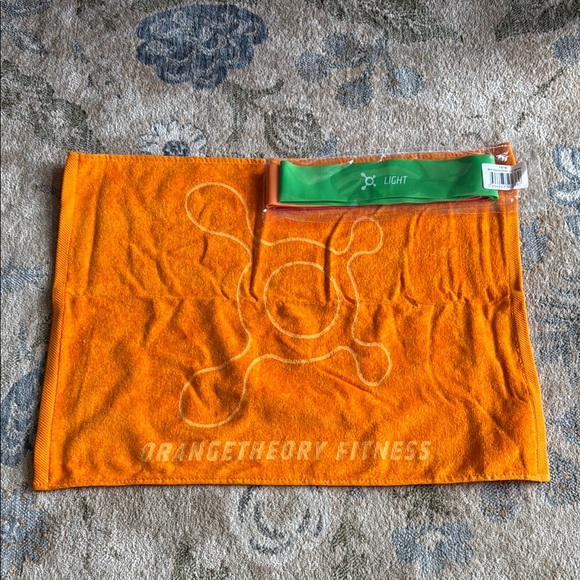 Orangetheory Fitness Bag and Accessories Set - Picture 2 of 6